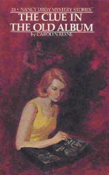 Book cover of The Clue in the Old Album by Carolyn Keene