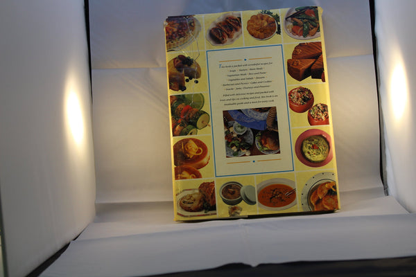 Book cover of The Complete Family Cook Book, Over 500 Sumptuous Recipes by Linda Venturoni