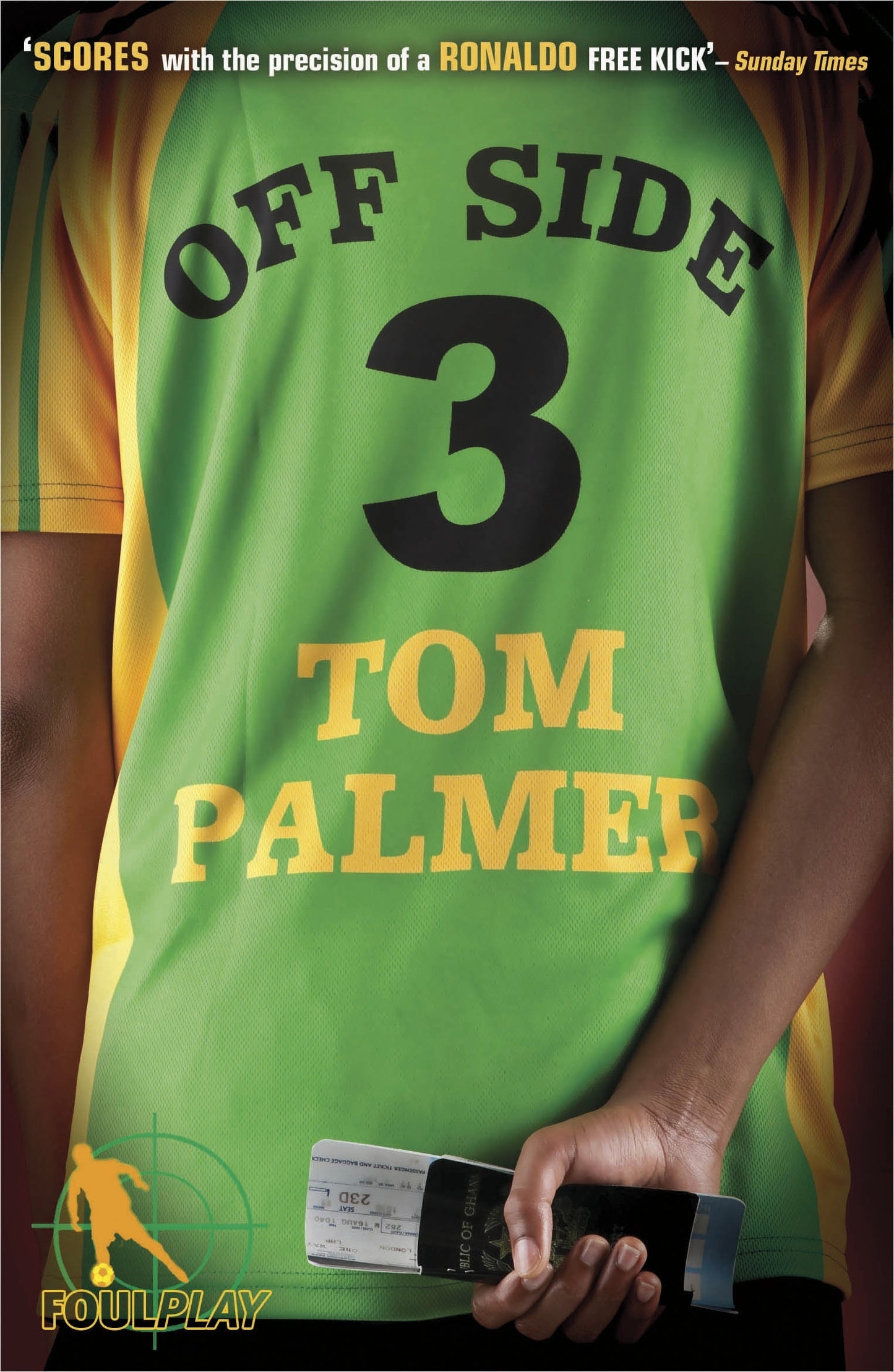 Book cover of Foul Play Off Side by Tom Palmer