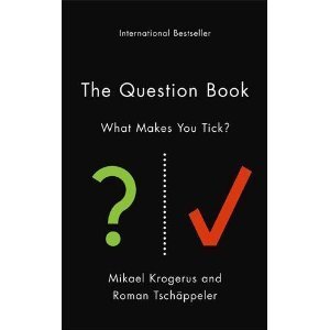 Book cover of The Question Book: What Makes You Tick? by Mikael Krogerus, Roman Tschäppeler