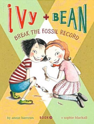 Book cover of Ivy And Bean Break The Fossil Record by Annie Barrows, Sophie  Blackall (Illus.)