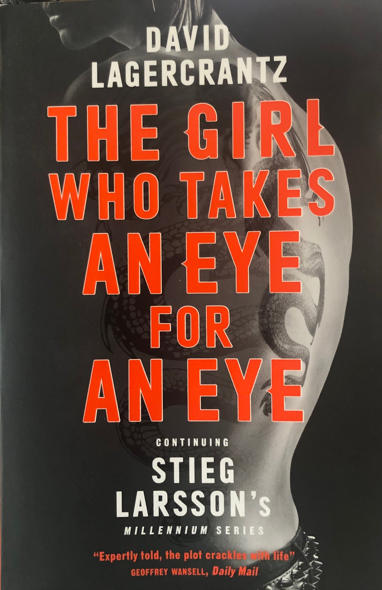 Book cover of The Girl Who Takes an Eye for an Eye by David Lagercrantz, George Goulding (Trans.)