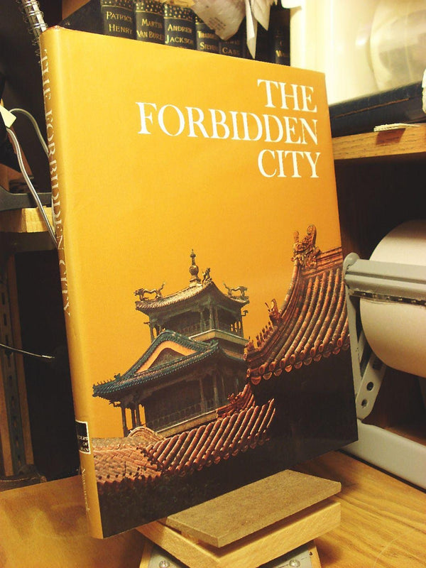 Book cover of The Forbidden City by Roderick MacFarquhar