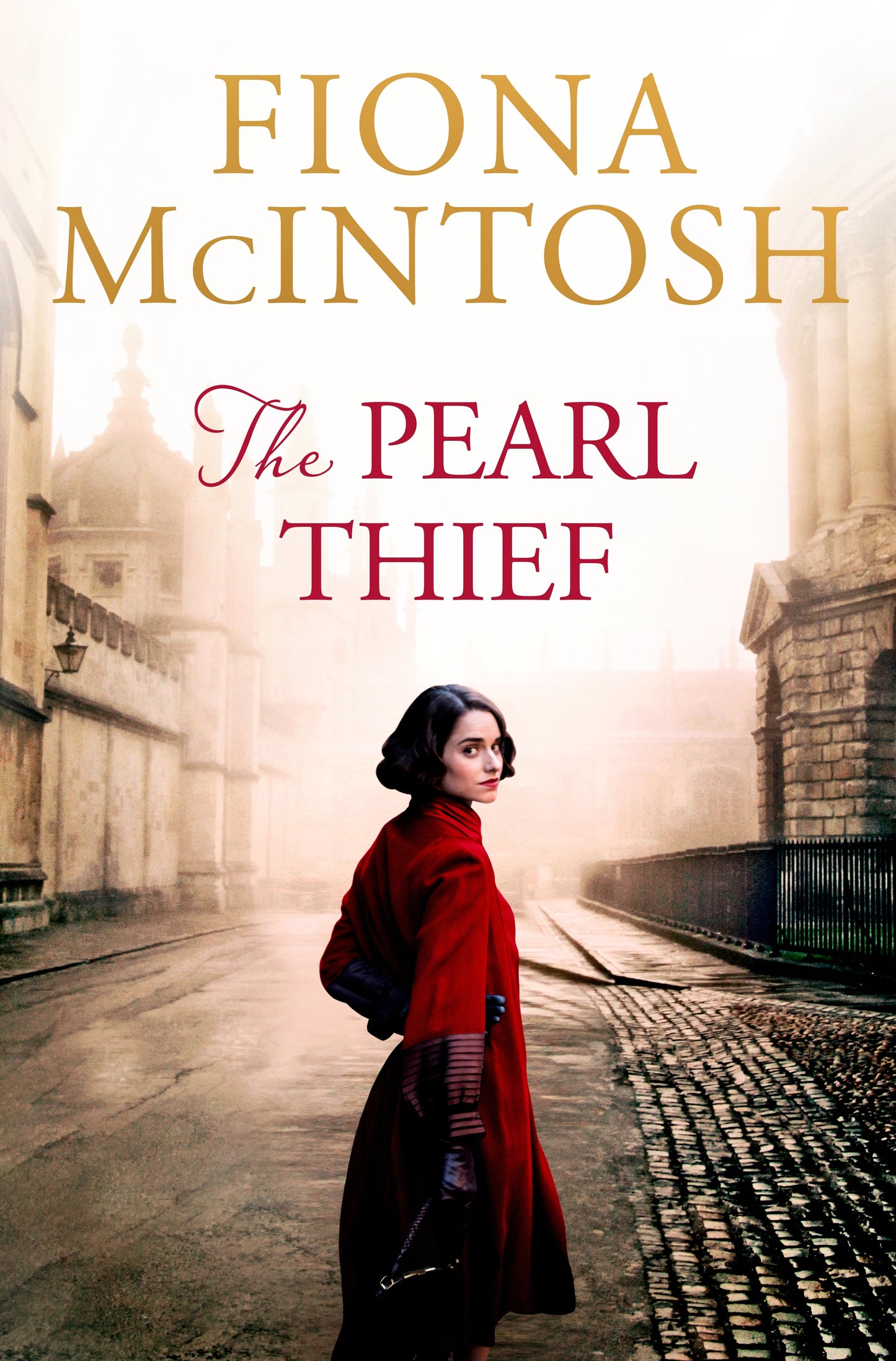 Book cover of The Pearl Thief by Fiona McIntosh