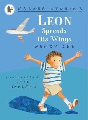 Book cover of Leon Spreads His Wings by Wendy  Lee, Petr Horáček (Illus.)