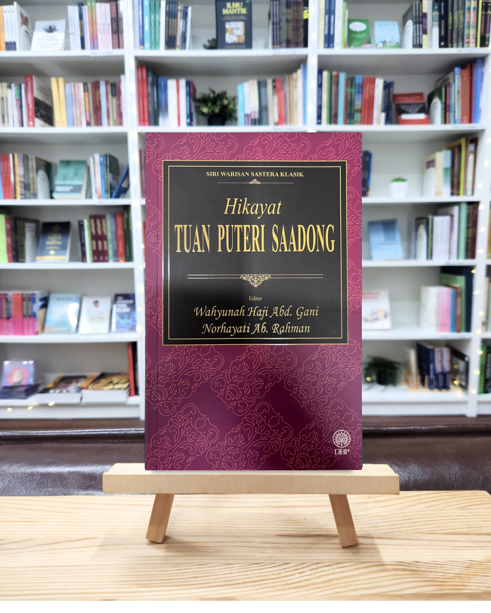 Book cover of Hikayat Tuan Puteri Saadong by Wahyunati Haji Abd Gani, Norhayati Abd Rahman (Ed.)