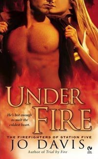 Book cover of Under Fire by Jo Davis