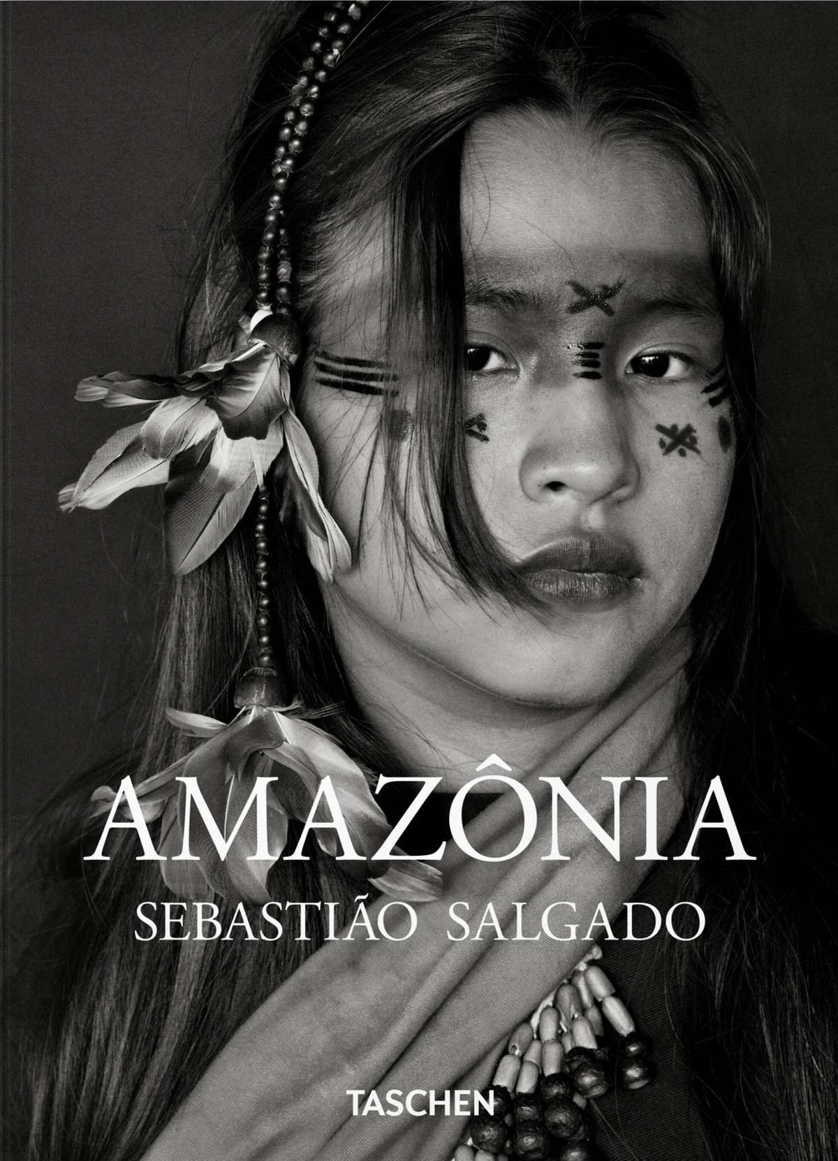 Book cover of Sebastião Salgado. Amazônia by Lélia Wanick Salgado (Ed.), Sebastião Salgado, Leao Serva (Captions), Alan Riding (Captions)