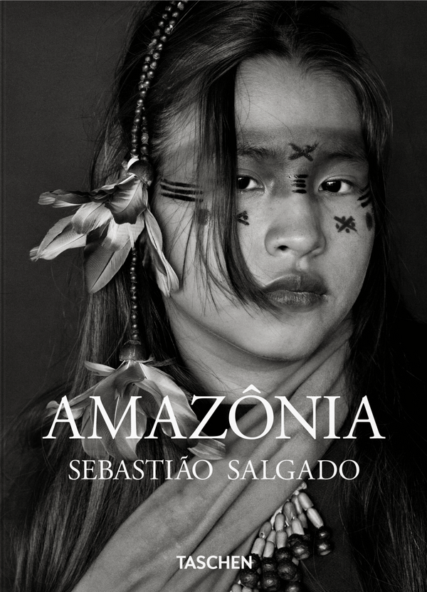 Book cover of Sebastião Salgado. Amazônia by Lélia Wanick Salgado (Ed.), Sebastião Salgado, Leao Serva (Captions), Alan Riding (Captions)