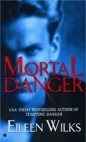 Book cover of Mortal Danger by Eileen Wilks